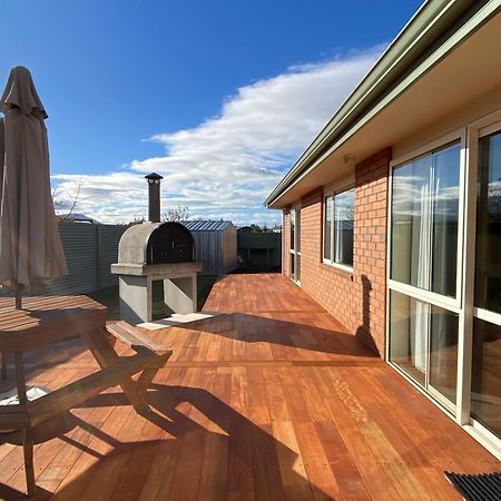 Views And Location Villa Twizel Exterior photo